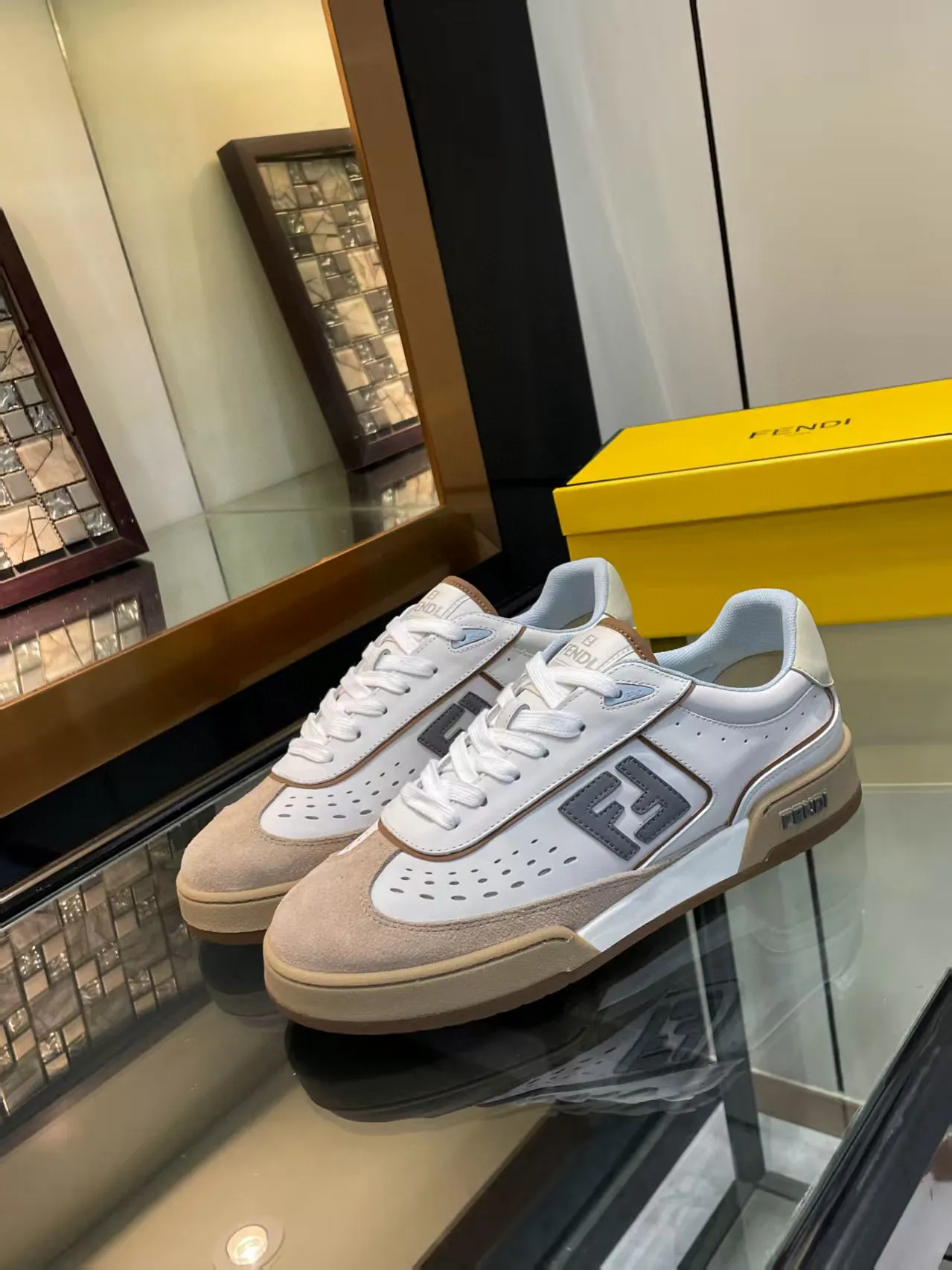 Factory price: 600💰Top version for couples Fendi 2025 New Year Hot Series [Couples👫Casual Sports Shoes] FD match Original Purchased One to One Reproduction The first sports shoe fendi match created by designer Kim Jones and Donkey Brand Trainer basketball sneakers, fresh blood injected with FF retro design Super good-looking and versatile, the upper is made of cowhide and cowhide splicing combination, with raised double F on the side The logo lining is made of terry velvet ✔️ Super soft on the feet, lightweight, comfortable to match with sweatshirts, Fabric: Cowhide ➕ Cow color matching, Outsole: Original open mold multi-color color matching sole, Packaging: Original full set of packaging, Size: Women's 35-40 / Men's 38-44, customized 45